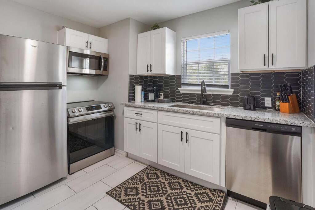 Cozy Two Bedroom Home Minutes From Downtown! Houston Eksteriør billede