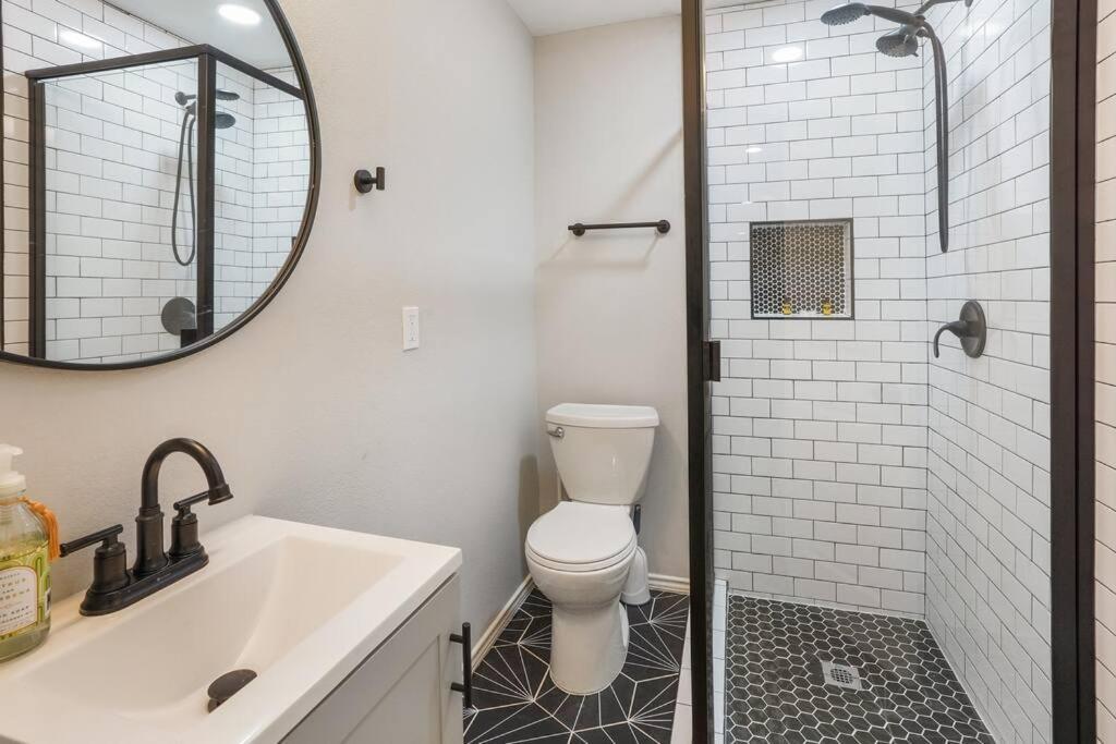 Cozy Two Bedroom Home Minutes From Downtown! Houston Eksteriør billede