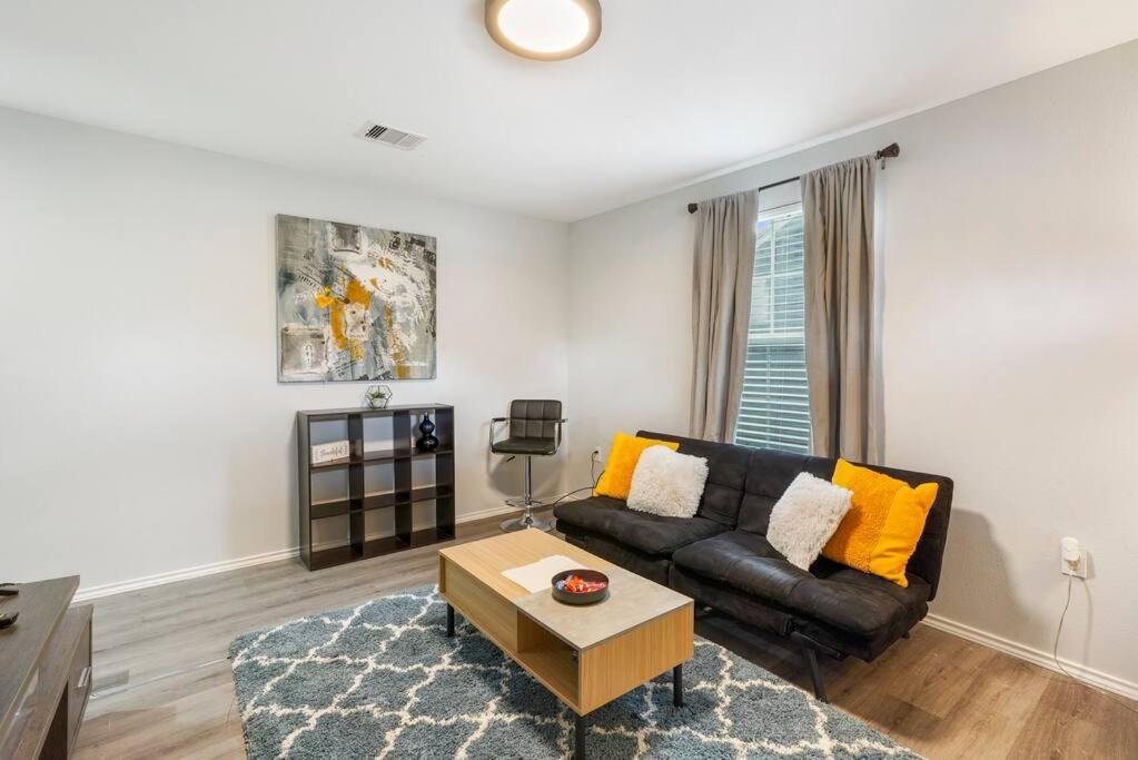 Cozy Two Bedroom Home Minutes From Downtown! Houston Eksteriør billede